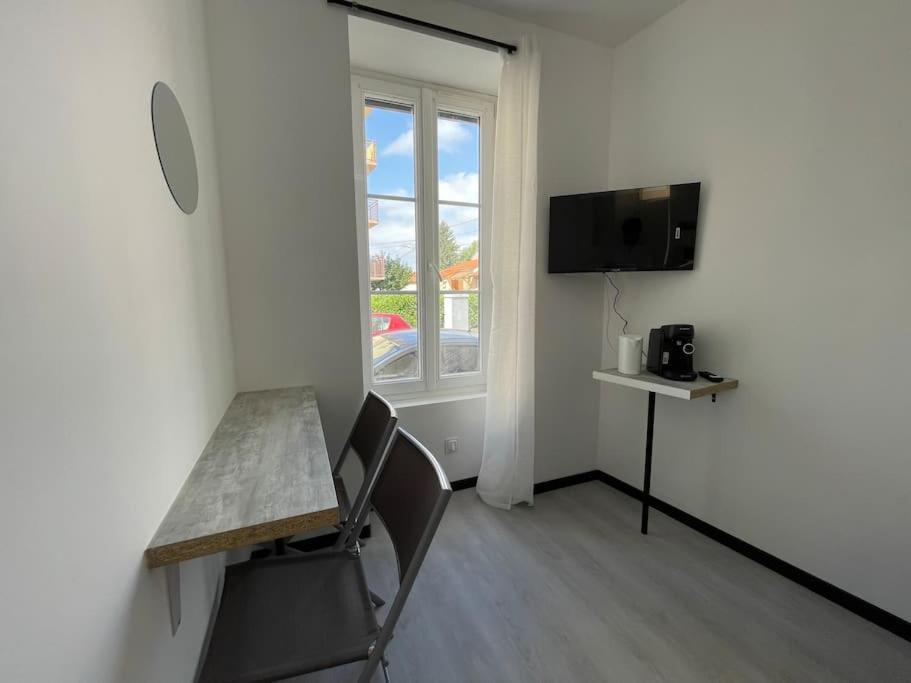 Studio A2 18M2 Cosy 5Minutes Gare Parking Gratuit Rue De La Mure Roanne Exterior photo